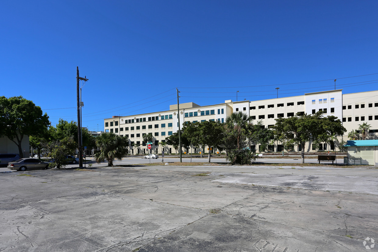 Building Photo - One West Palm- Multi-Family