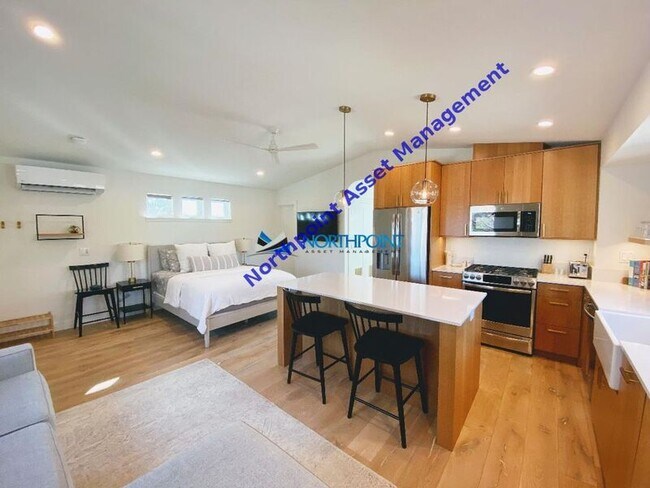 Building Photo - 1402 Whittier Dr
