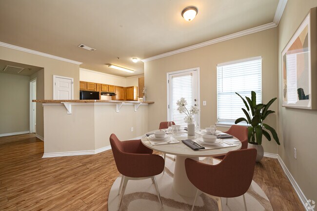 3 habitaciones, 2 baños, comedor - Lakeside Apartments