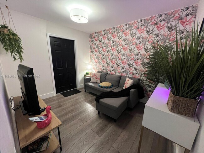 Foto del edificio - 3102 SW 10th St