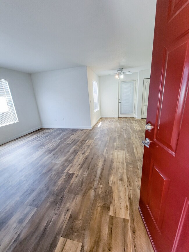 Building Photo - 5055 W Hacienda Ave