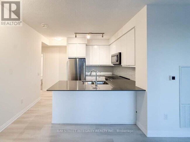 Building Photo - 3260 Sheppard Ave E