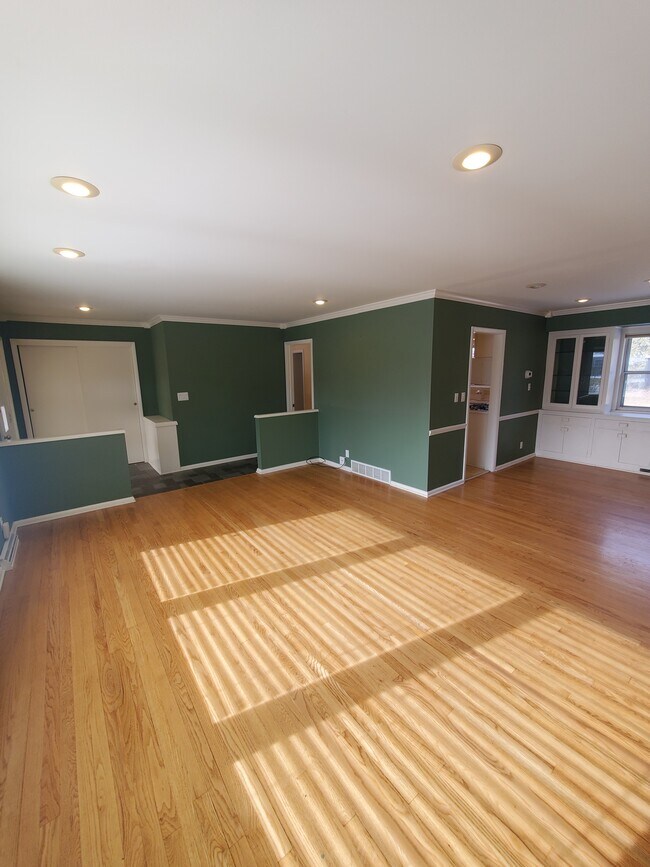 Building Photo - Charming 3Bed/2Bath Bayside Ranch!