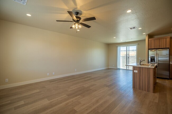 Foto del edificio - Newer Townhome Near Utah Tech