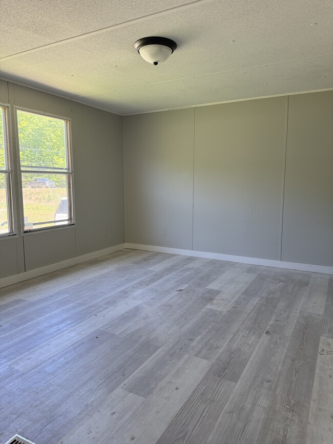 Building Photo - 4617 US-60