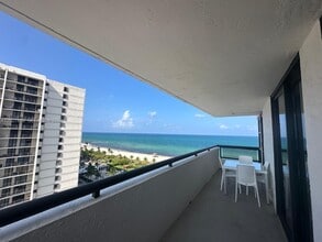 Building Photo - 2555 Collins Ave