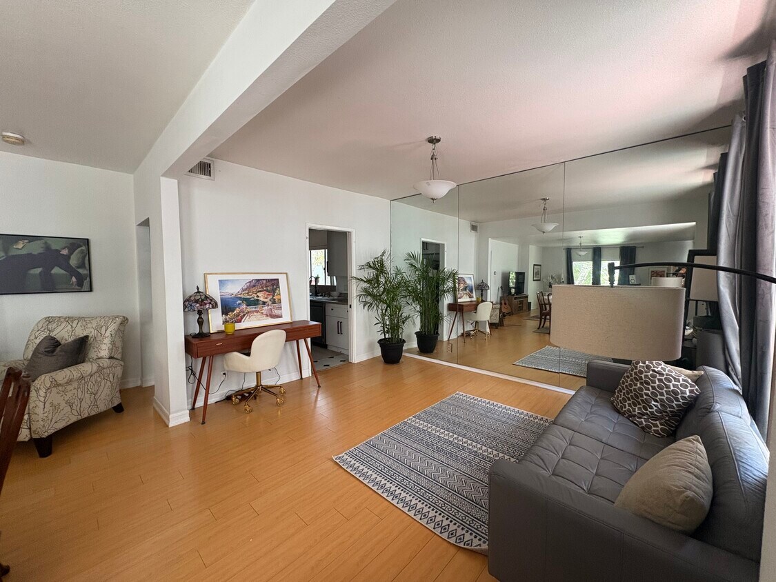 Foto principal - 1209 Amherst Ave