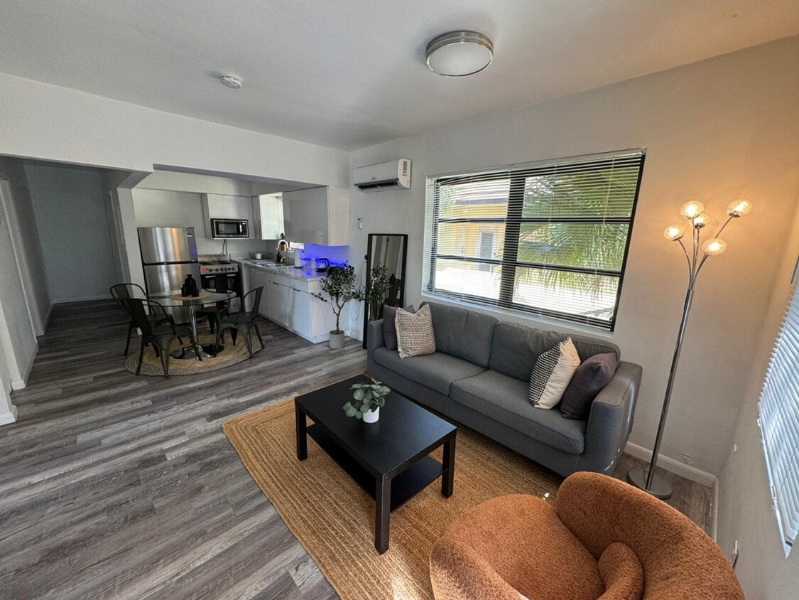 Foto principal - 2635 SW 24th Ave