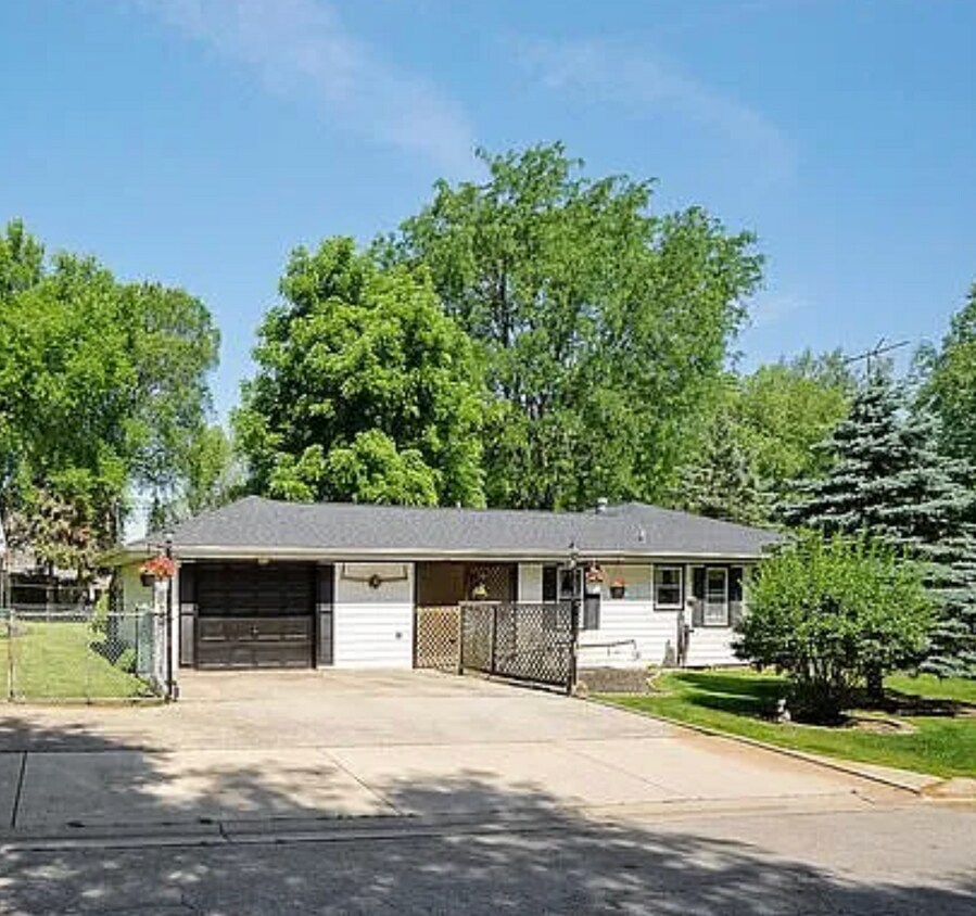 Foto del edificio - 2617 Chevy Chase Dr