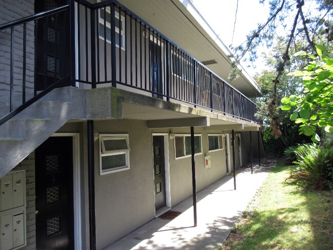 Foto del edificio - 2349 W Newton St