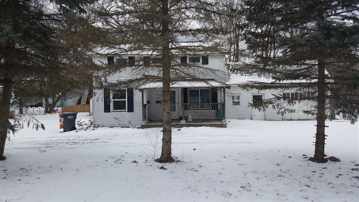 Primary Photo - 4 br, 2 bath House - 454 W Allegan St