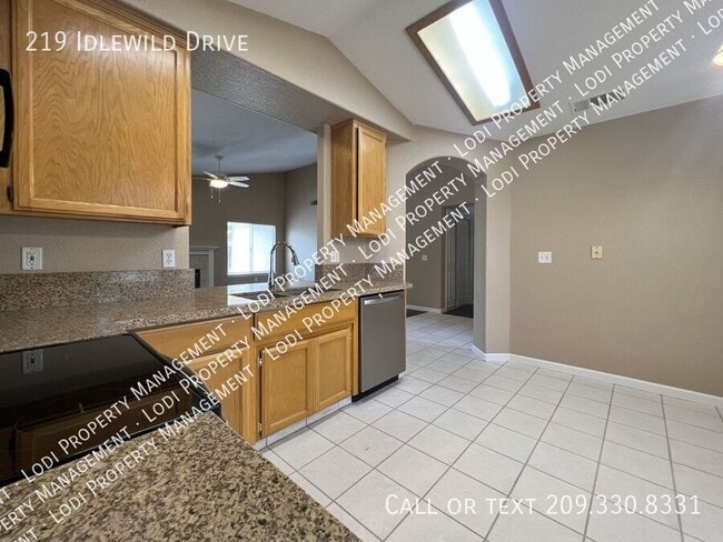 Building Photo - 219 Idlewild Dr