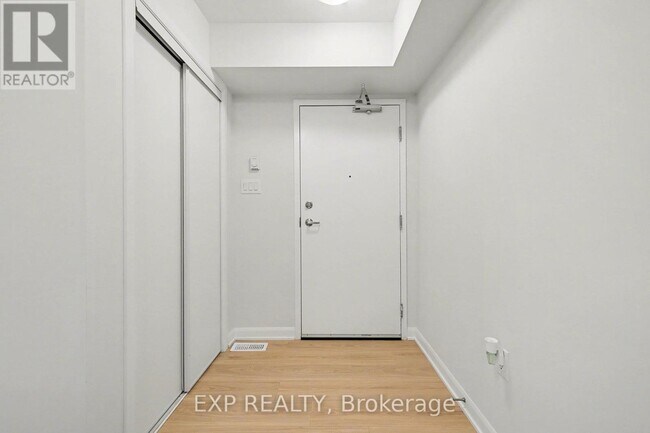 Building Photo - 1116 Creekway Private