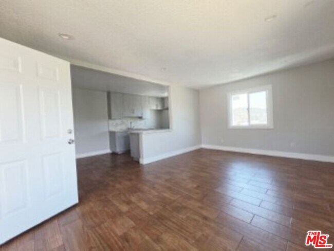 Foto del edificio - 9949 Pinewood Ave