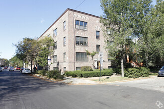 Building Photo - 1354 W Foster Ave