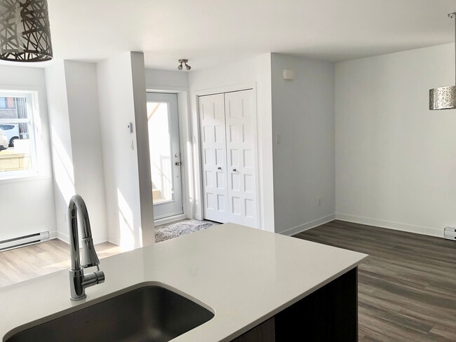 Building Photo - 1171 Rue Du Grand-Pic