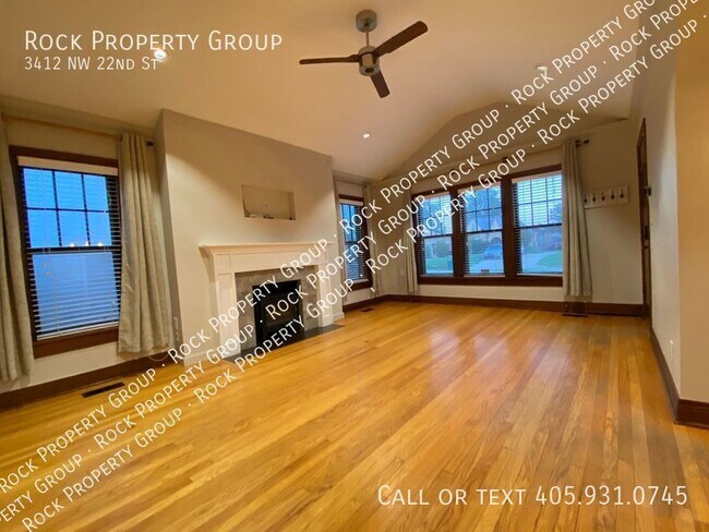 Building Photo - 2 Bedroom 2 Bathroom plus Bonus Room with ...