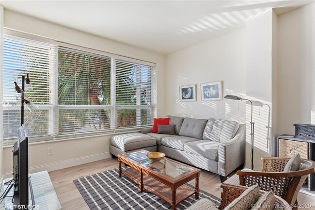 Building Photo - 4925 Collins Ave