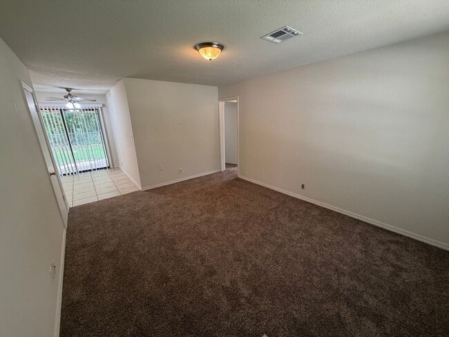 Building Photo - 3 bed, 1 bath ,1 car home tucked in a cul-de-sac in Norman!
