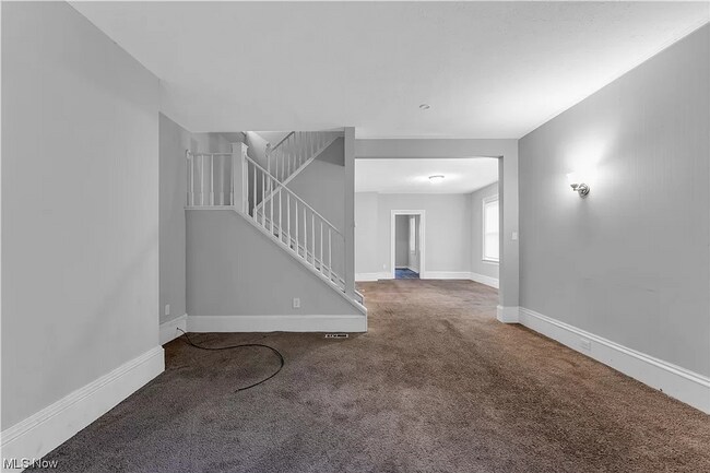 Building Photo - "Charming 3 Bedroom Home with Inviting Bat...