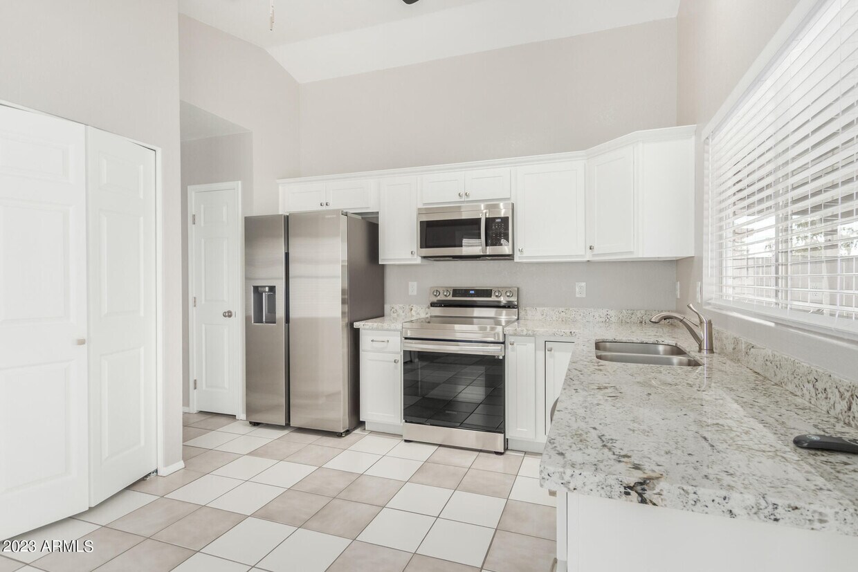Primary Photo - 23420 N 40th Ln