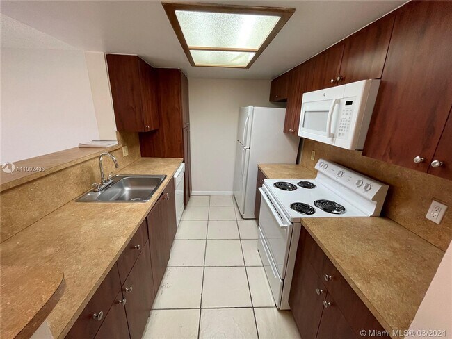 Building Photo - 3190 Coral Lake Ln
