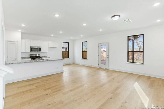 Foto del edificio - 401 W Commerce St