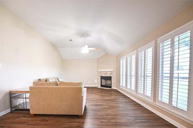 Foto del edificio - 203 Colony Creek Dr