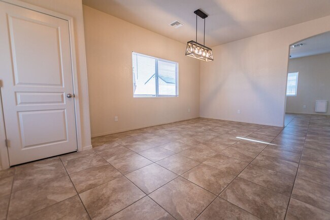 Building Photo - Beautiful 2-Story Home, 4 Bedroom, 3 Full ...