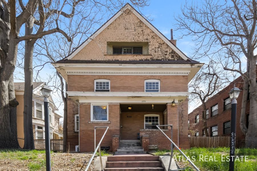Primary Photo - 1220 Corona St