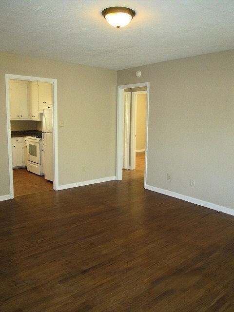 Building Photo - 402 S Valencia Dr