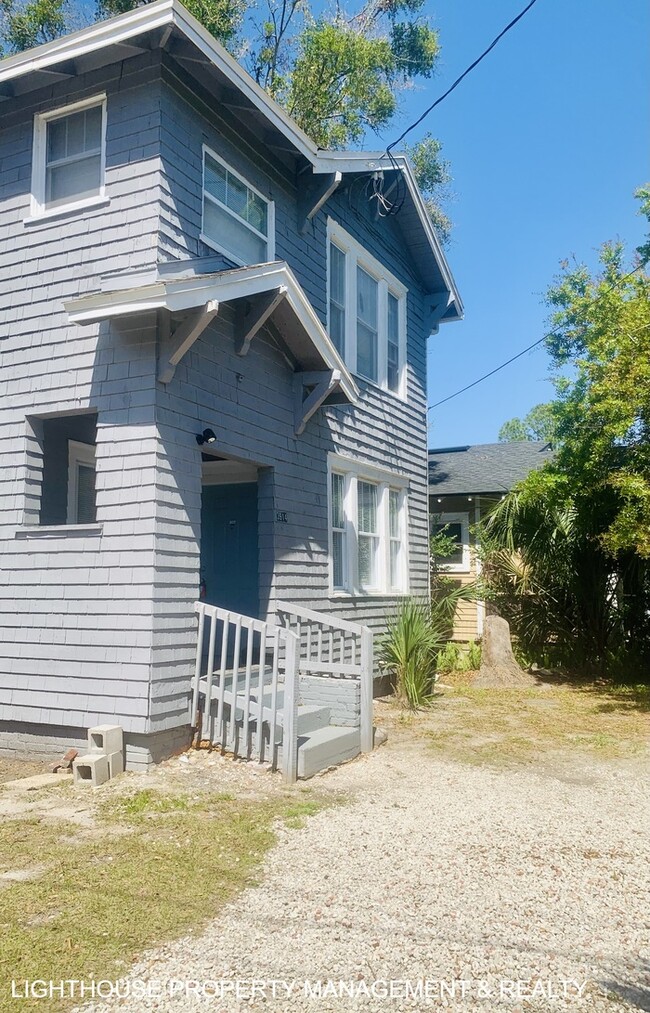 Building Photo - Bright & Delightful 2 Bed/1 Bath Townhome!