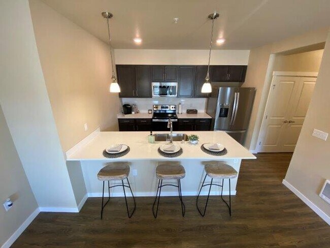 Foto del edificio - Beautiful 3-Bedroom Townhome w/ 2-Car Garage – Schedule a Tour Today!