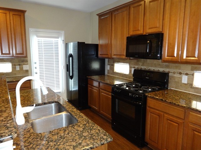 Building Photo - 498 McGarity