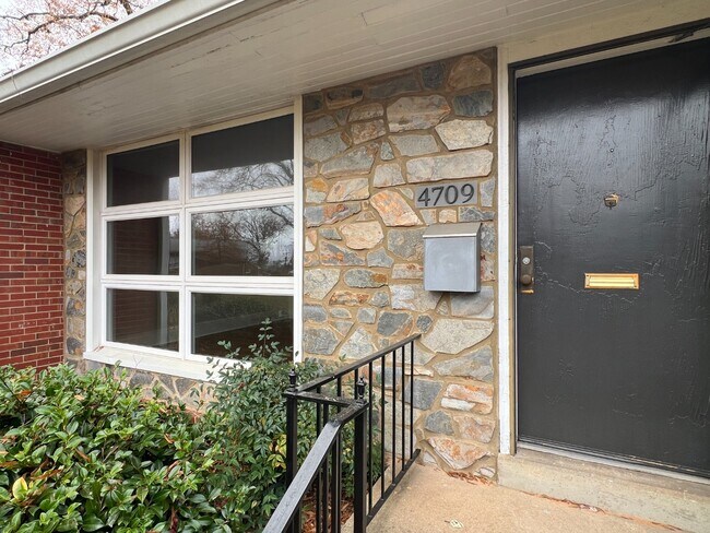 Foto del edificio - 3 BED CONDO IN PERFECT LOCATION!