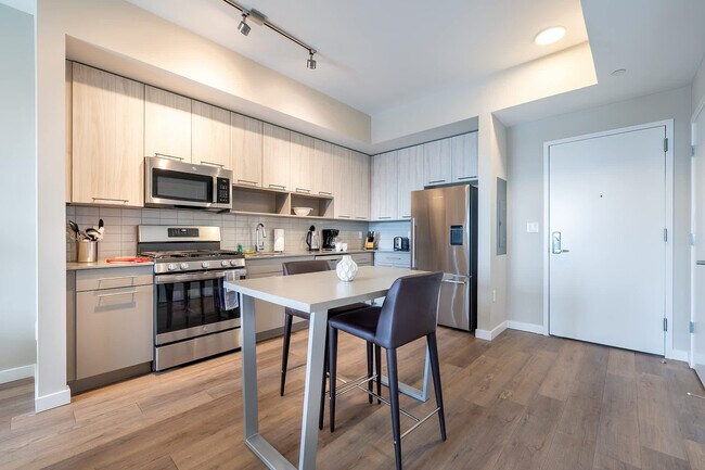 Building Photo - 880 Pacific St