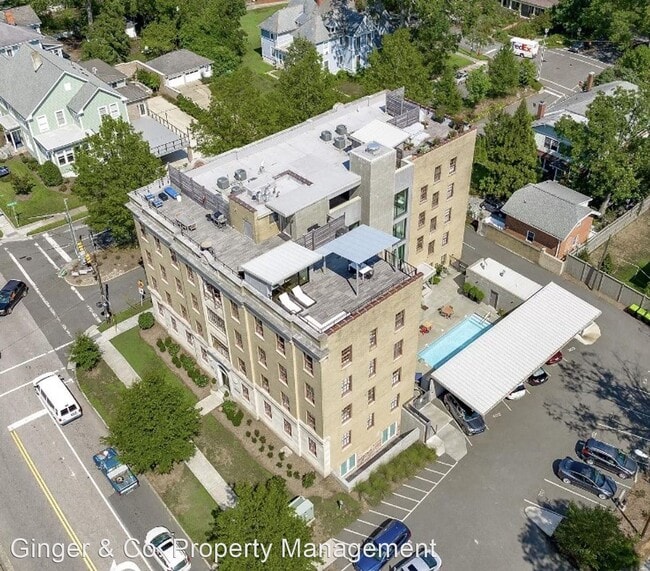 Building Photo - 3 br, 3 bath House - 312 N Buchanan Blvd U...