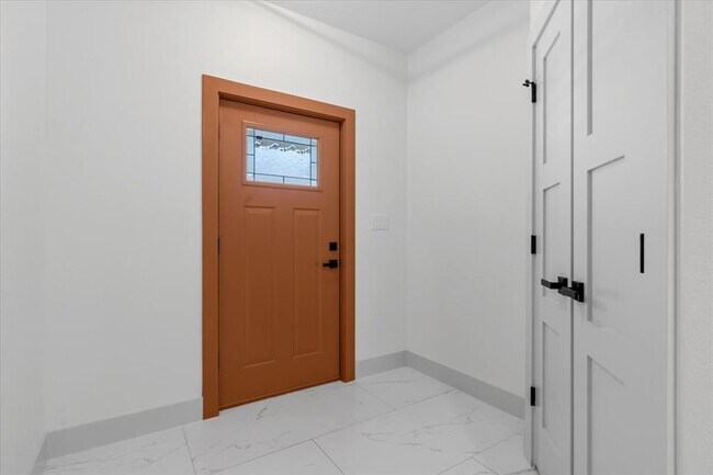 Foto del edificio - 1409 Emile St