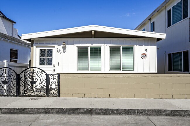 Foto del edificio - "Turnkey and Fully Remodeled Beachside Ret...