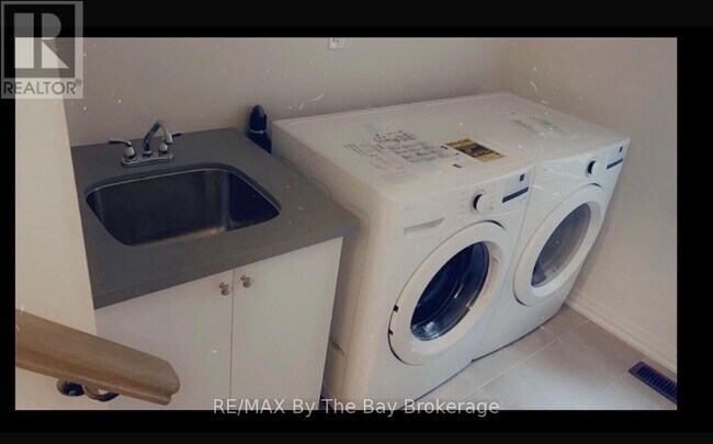 Photo du bâtiment - 239 Warden St