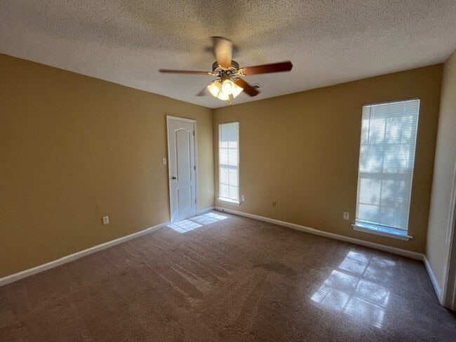 Building Photo - Renovated 2 Bedroom 2 Bath Home for Rent!
