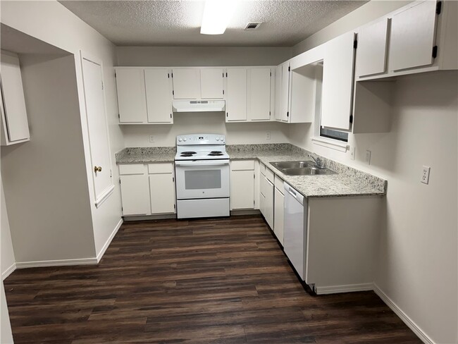 Building Photo - 2285 E Kantz Ln S