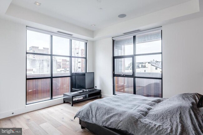 Foto del edificio - 240 N 2nd St