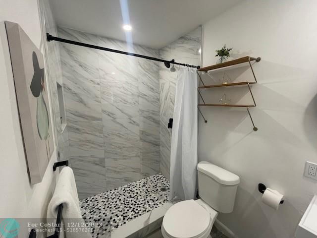 Building Photo - 319 SW 12th Ct