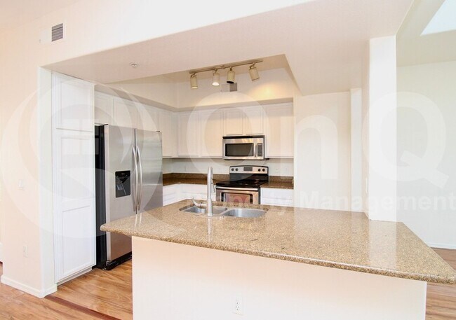 Foto del edificio - 2402 E 5th St