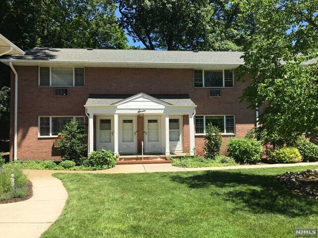 Primary Photo - 704 Washington Dr