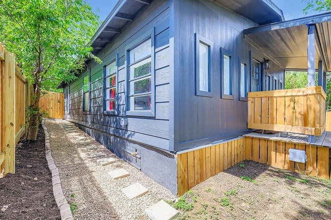 Building Photo - 1428 Webberville Rd