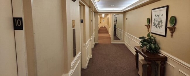 Building Photo - Newly Renovated Condo Located In Highly Desirable Area Of Forest Acres!