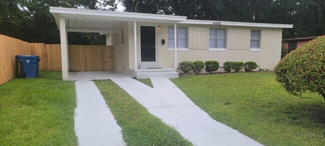 Building Photo - 4158 Lockhart Dr N