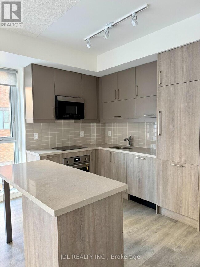 Photo du bâtiment - 8119 Birchmount Rd